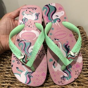 size 2 girls Havaianas flip flops